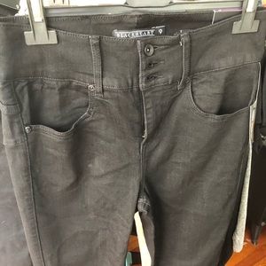 BLACKHEART BLACK SUPER SKINNY JEANS